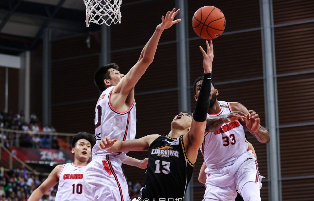 即时盘口传奇谢幕,球迷泪洒赛场 即时盘口传奇谢幕,球迷泪洒赛场