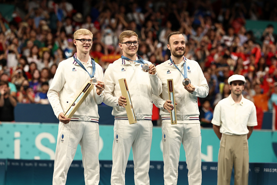 法国队轻取瑞典队，马龙带队取胜