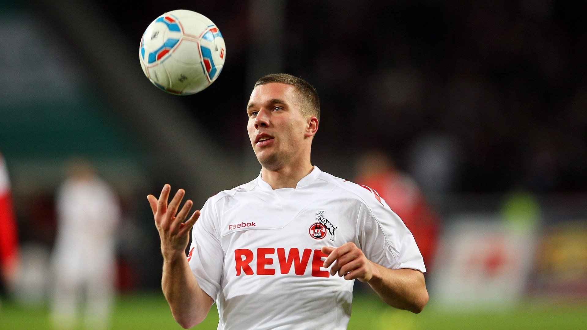 双重赛道，英超争冠白热化与上海队淘汰赛突围的竞技启示